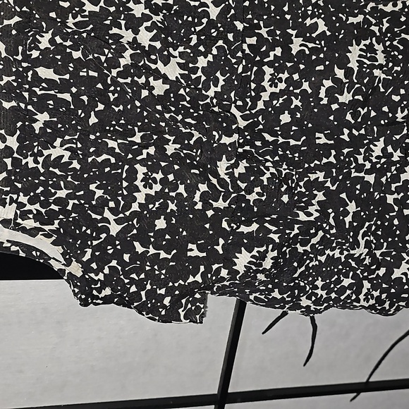 J. Crew Tiered Silk Blouse Sleeveless Top Size 8 - Picture 3 of 7